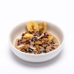 Smoothie al cioccolato e banana con burro di arachidi