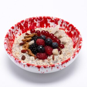 Porridge di avena e chia ai frutti rossi e yogurt greco