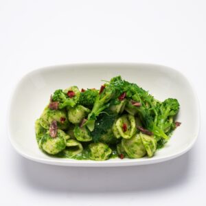 Orecchiette con cime di rape e acciughe